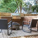 Elizabeth Bungalow, Fenced Yard, Fireplaces, Grill
