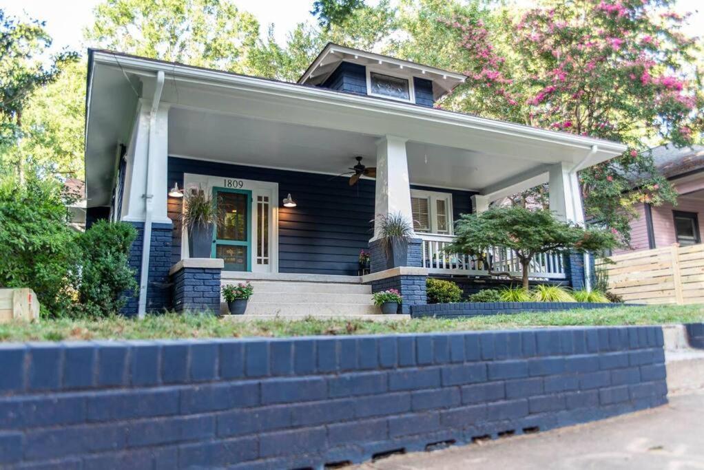 Elizabeth Bungalow, Fenced Yard, Fireplaces, Grill *