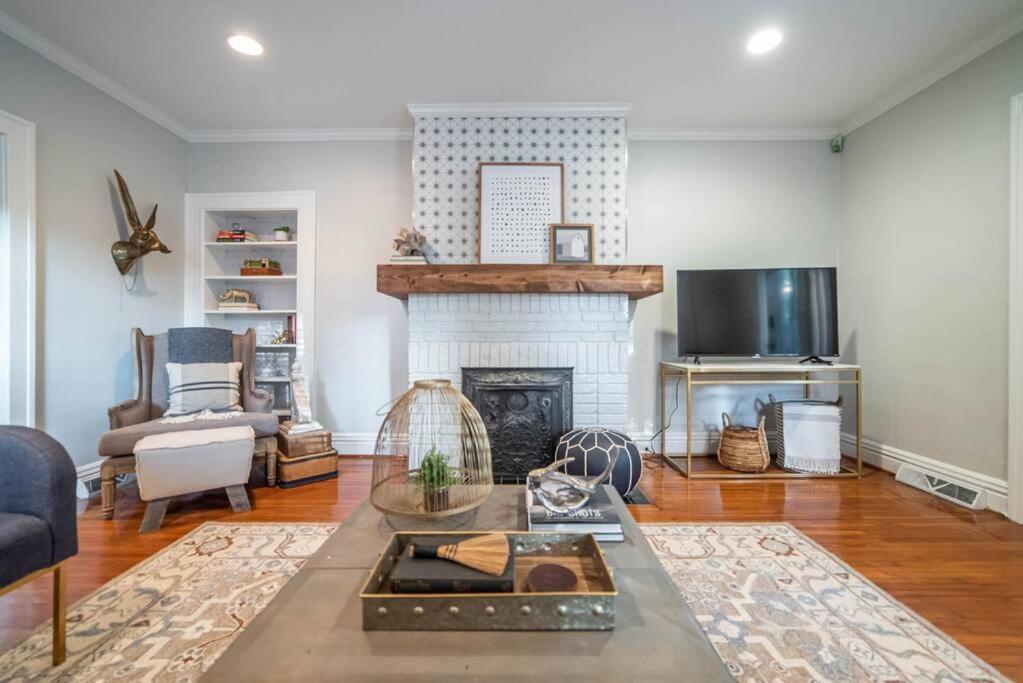Elizabeth Bungalow, Fenced Yard, Fireplaces, Grill Holiday home *