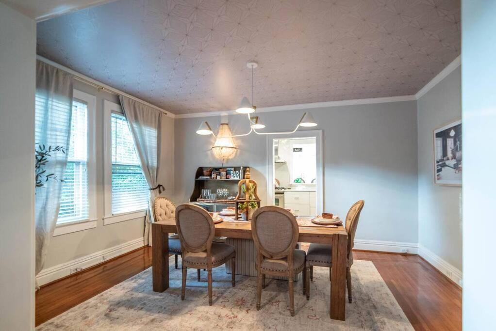 Elizabeth Bungalow, Fenced Yard, Fireplaces, Grill Charlotte