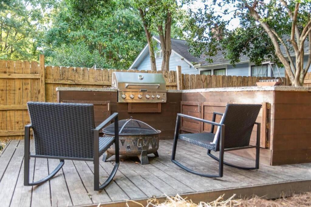 Elizabeth Bungalow, Fenced Yard, Fireplaces, Grill Charlotte