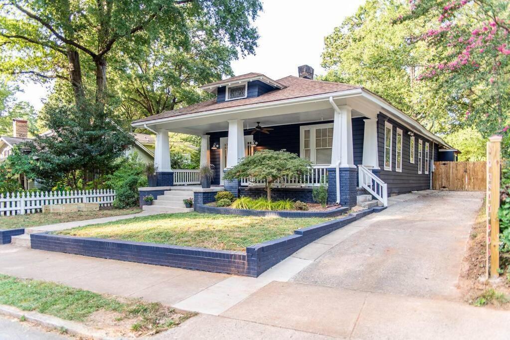 Elizabeth Bungalow, Fenced Yard, Fireplaces, Grill * Charlotte